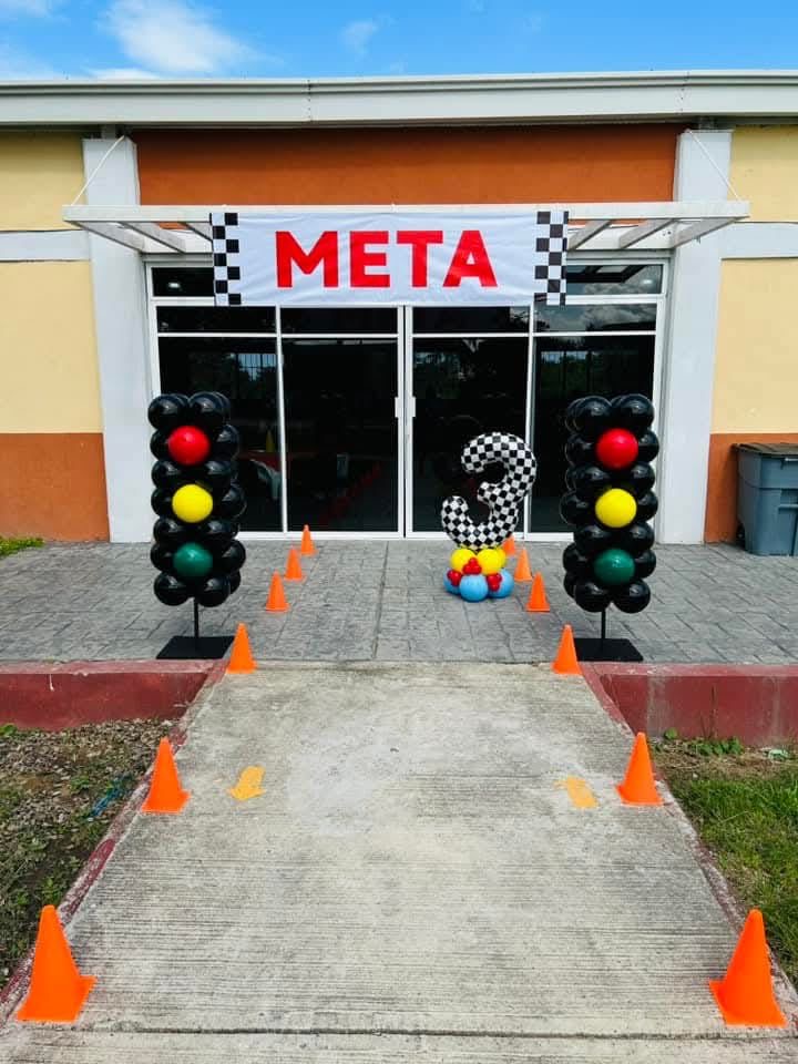 La escuela Normal Juan Enríquez de Tlacotalpan “el salón de fiesta” de los Santiago Romero