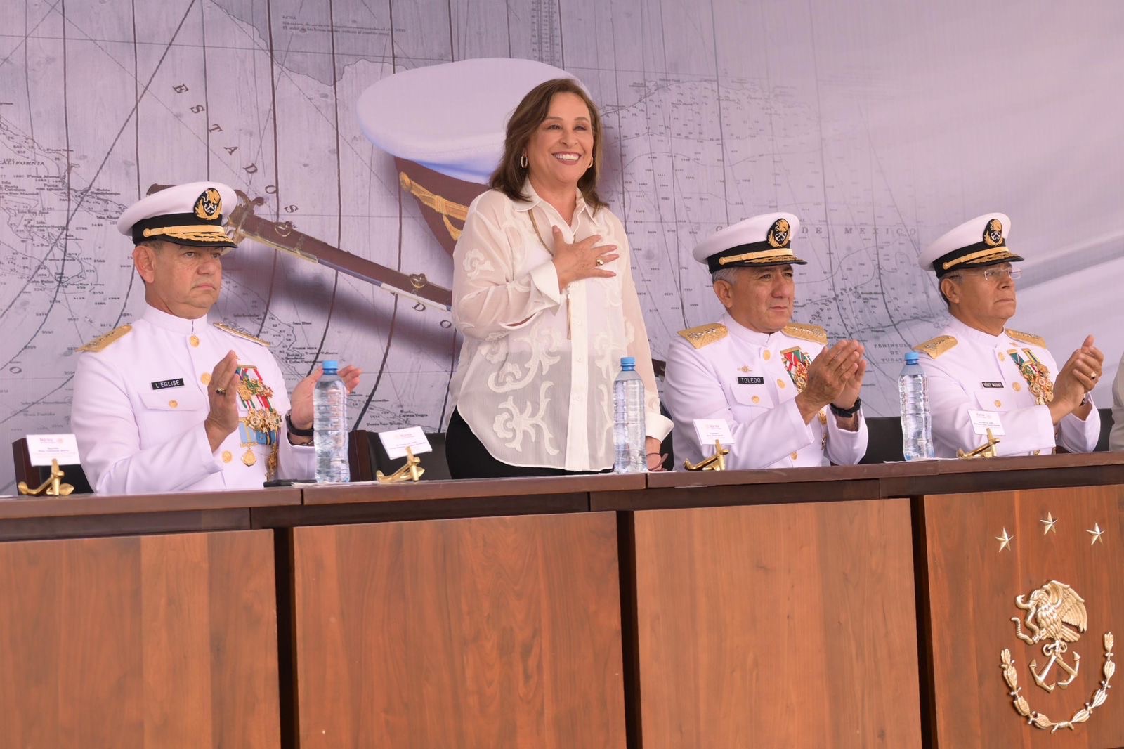 Rocío Nahle participó en el cambio de mando de la Primera Región Naval