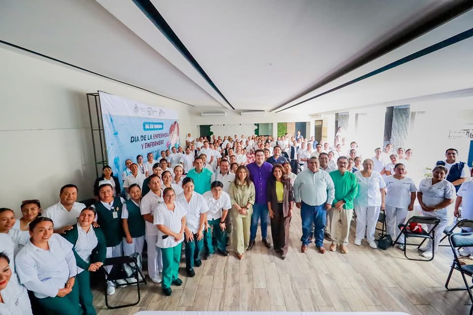 Ayuntamiento y DIF Municipal de San Andrés Tuxtla festejan a enfermeras y enfermeros en su día.