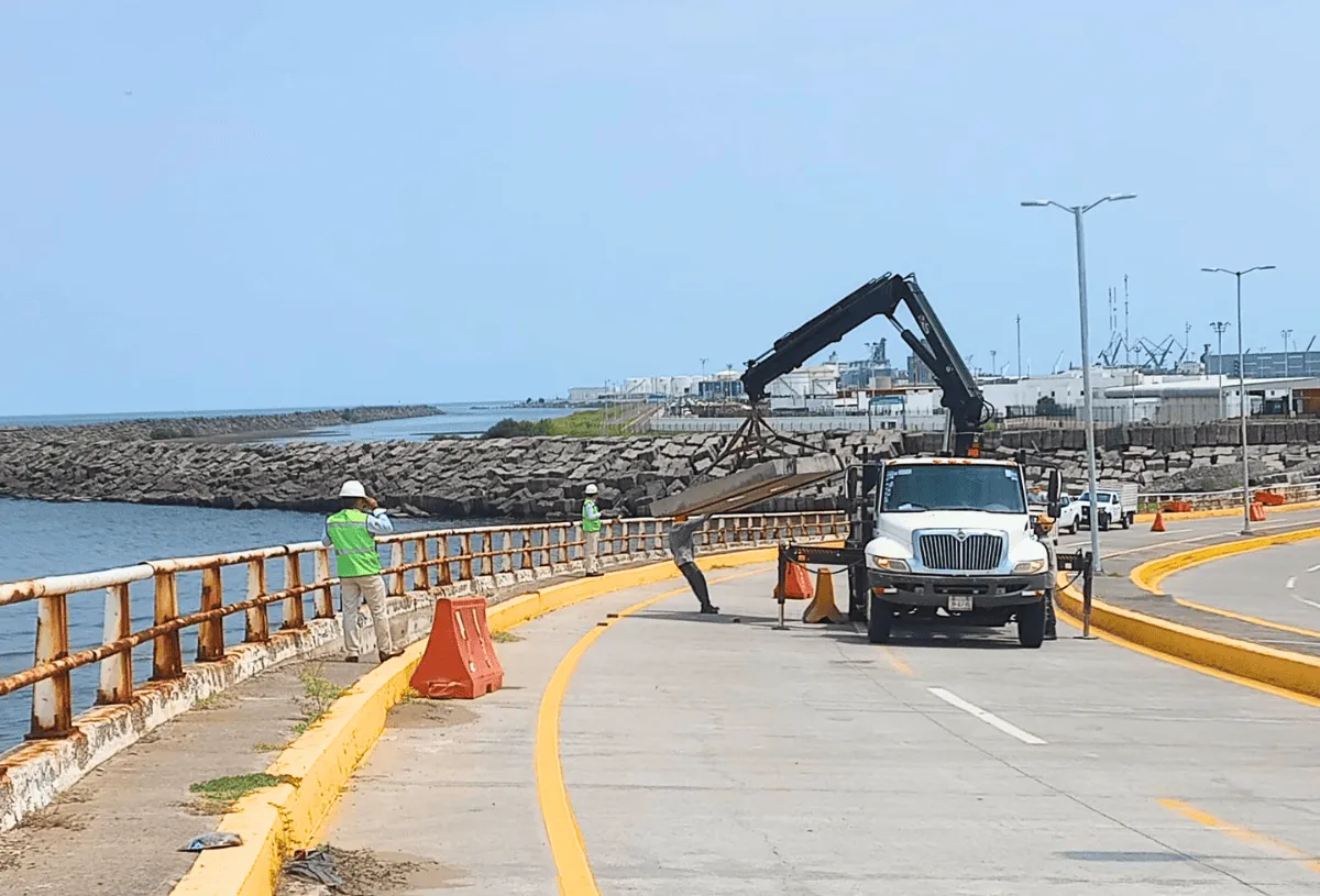 ASIPONAVER INFORMA: Trabajos de mantenimiento mayor en puente del camino escénico a San Juan de Ulúa
