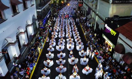 En San Andrés Tuxtla, se presentó el Gran Monumental de «La Bruja» y «La Bamba»